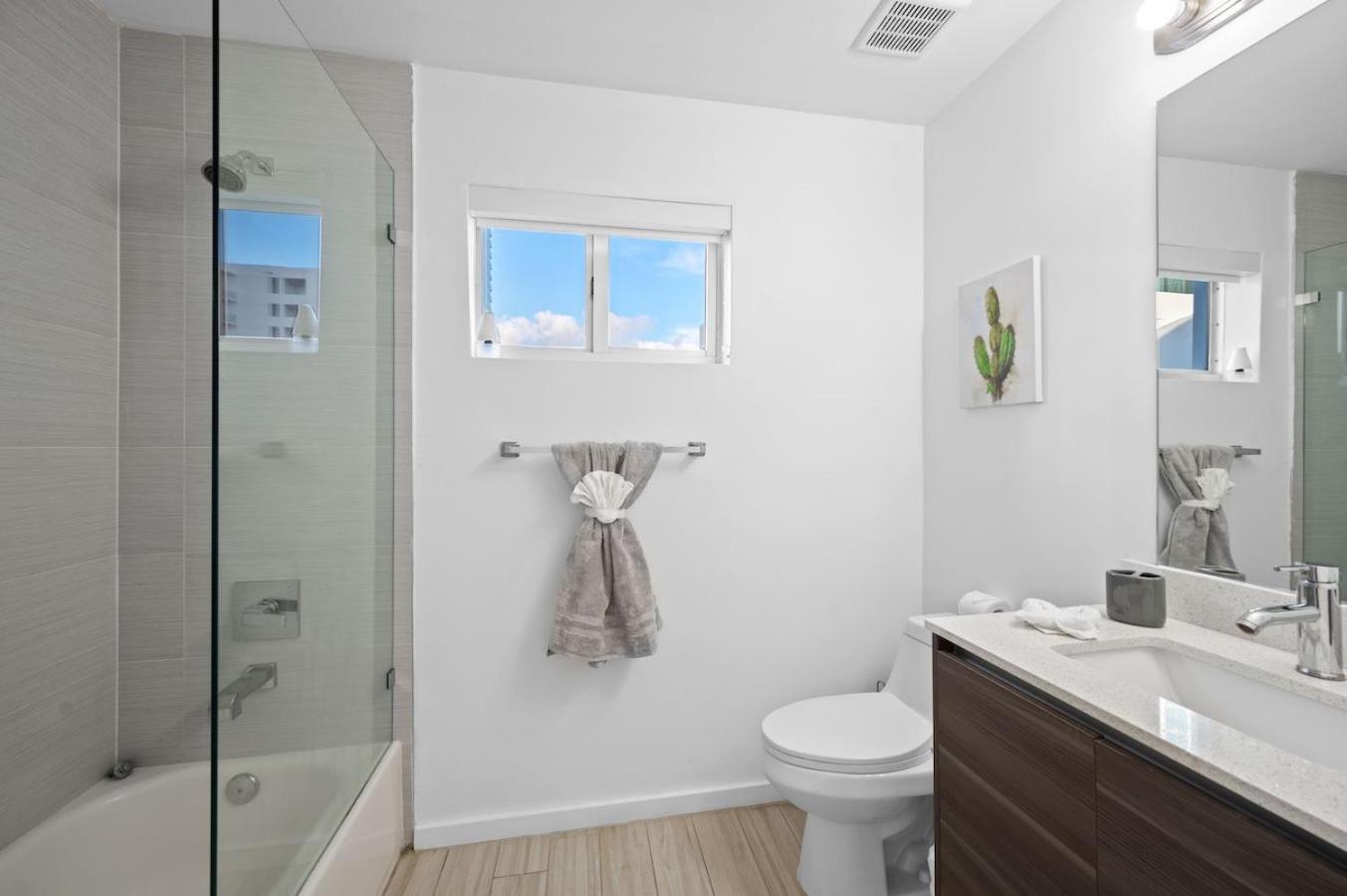 Subtle 2 Bed In Edgewater Downtown With Free Parking Appartement Miami Buitenkant foto